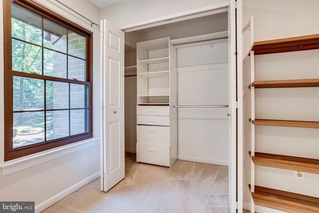 2024 HEADLANDS CIR, Reston, VA 20191