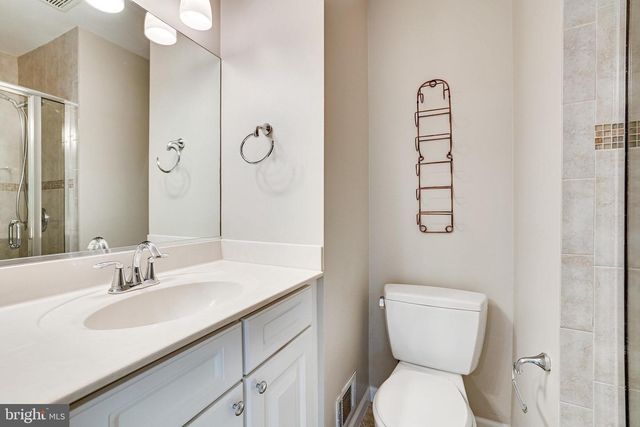 2024 HEADLANDS CIR, Reston, VA 20191