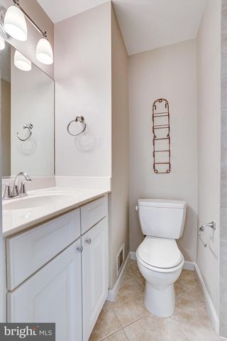 2024 HEADLANDS CIR, Reston, VA 20191