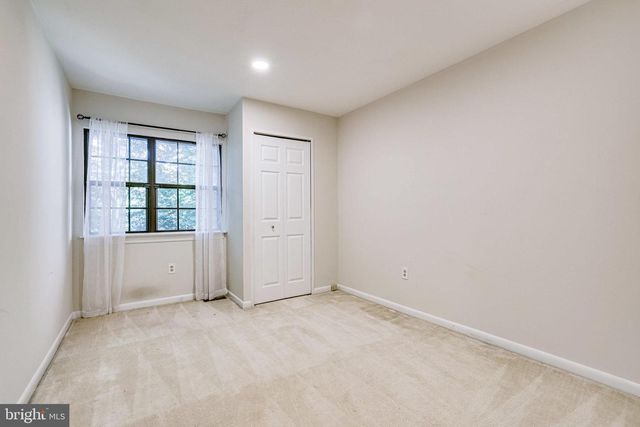 2024 HEADLANDS CIR, Reston, VA 20191