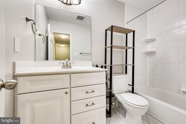 2024 HEADLANDS CIR, Reston, VA 20191