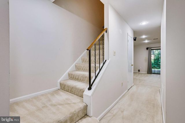 2024 HEADLANDS CIR, Reston, VA 20191