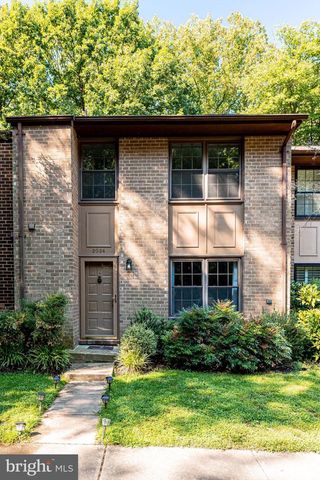 2024 HEADLANDS CIR, Reston, VA 20191