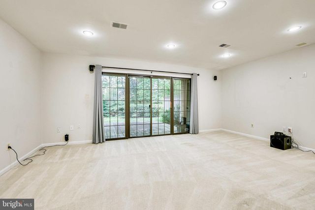 2024 HEADLANDS CIR, Reston, VA 20191