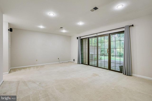 2024 HEADLANDS CIR, Reston, VA 20191