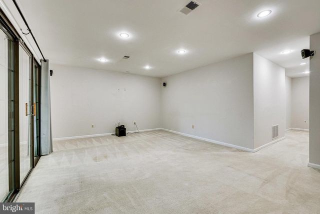 2024 HEADLANDS CIR, Reston, VA 20191