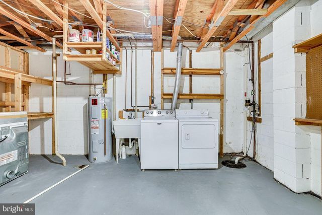 2024 HEADLANDS CIR, Reston, VA 20191