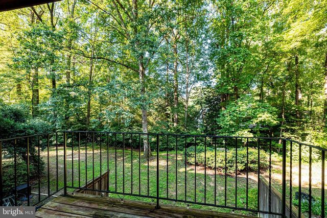 2024 HEADLANDS CIR, Reston, VA 20191