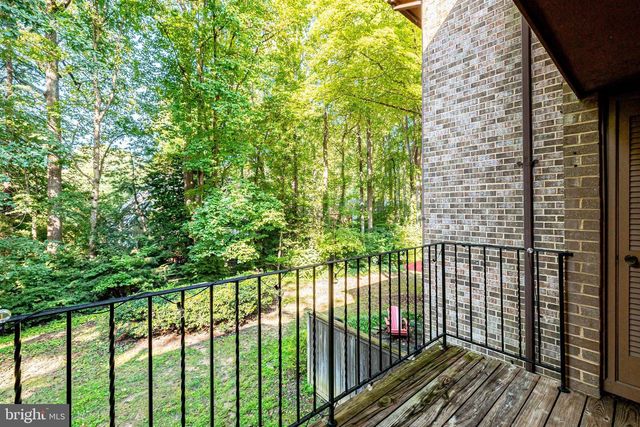 2024 HEADLANDS CIR, Reston, VA 20191