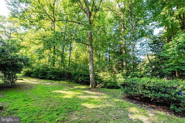 2024 HEADLANDS CIR, Reston, VA 20191