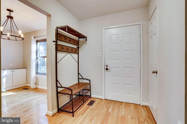 2024 HEADLANDS CIR, Reston, VA 20191