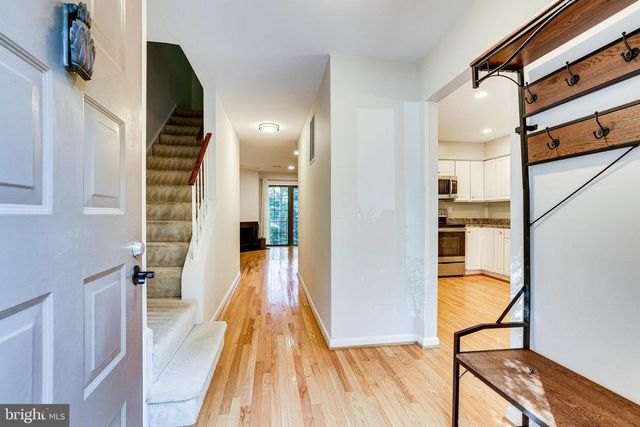 2024 HEADLANDS CIR, Reston, VA 20191