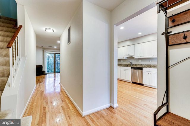 2024 HEADLANDS CIR, Reston, VA 20191