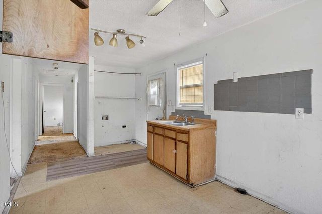 426 Thomas Street, Henderson, NC 27536