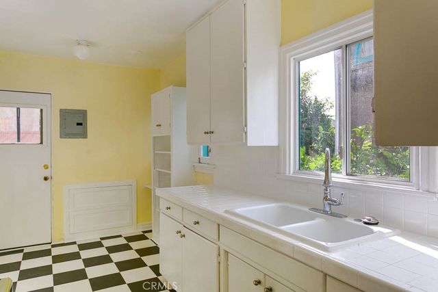 615 S Columbus Avenue, Glendale, CA 91204