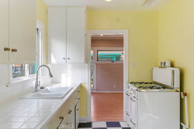 615 S Columbus Avenue, Glendale, CA 91204