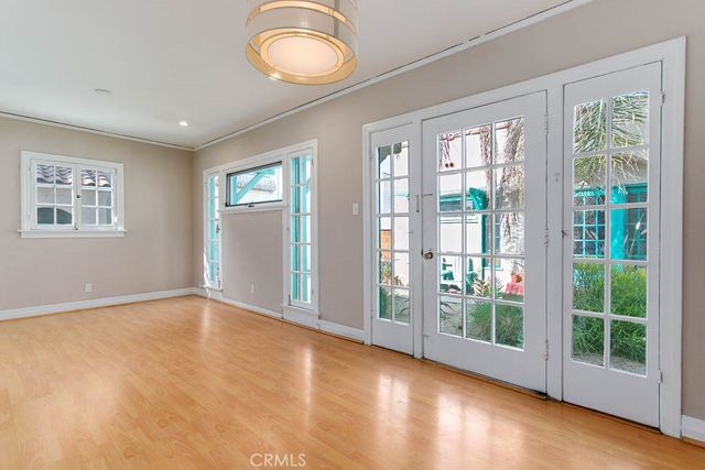 615 S Columbus Avenue, Glendale, CA 91204