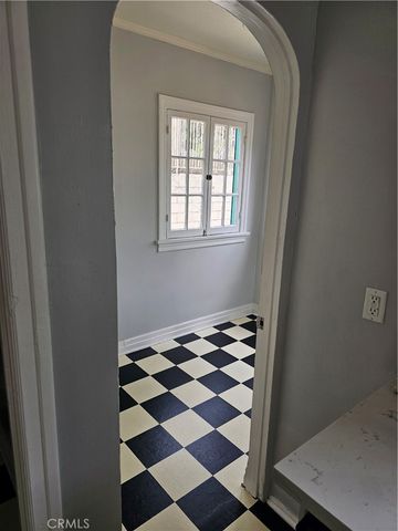 615 S Columbus Avenue, Glendale, CA 91204