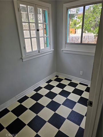 615 S Columbus Avenue, Glendale, CA 91204