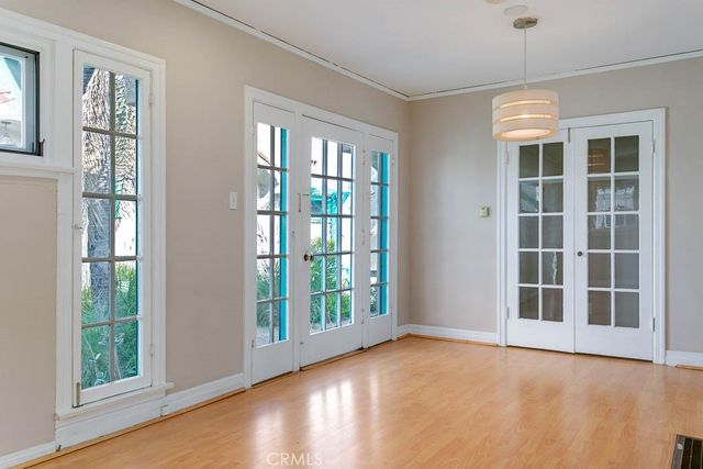 615 S Columbus Avenue, Glendale, CA 91204