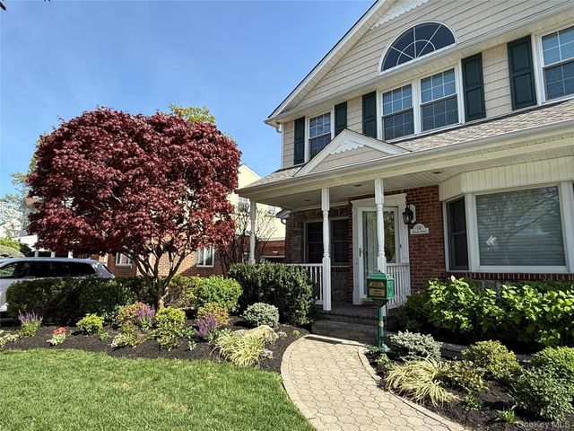 16 Ashland Avenue, New Hyde Park, NY 11040