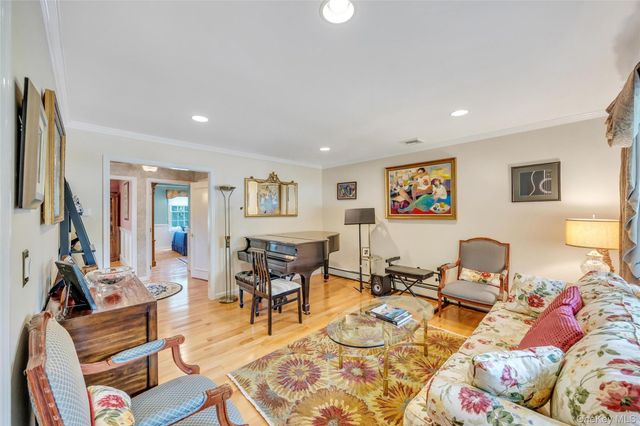 16 Ashland Avenue, New Hyde Park, NY 11040