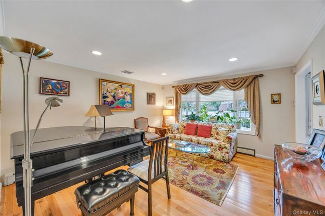 16 Ashland Avenue, New Hyde Park, NY 11040