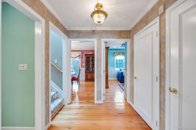 16 Ashland Avenue, New Hyde Park, NY 11040