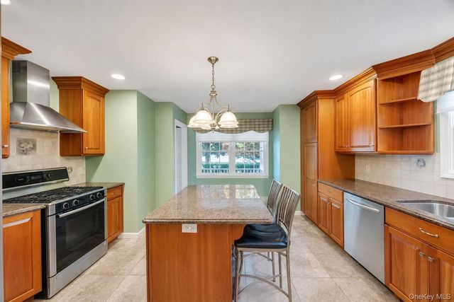 16 Ashland Avenue, New Hyde Park, NY 11040