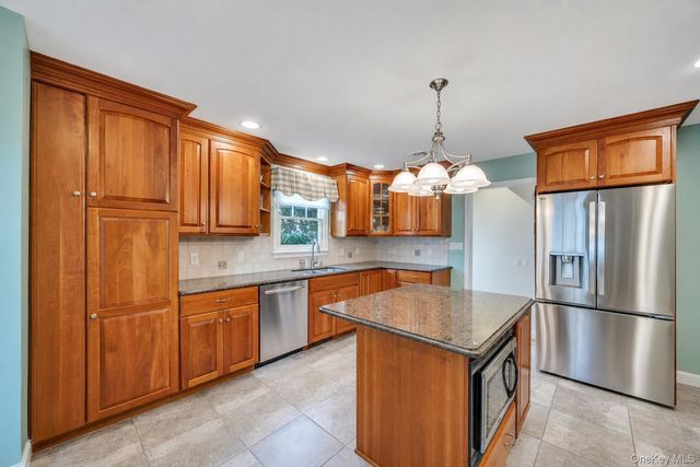 16 Ashland Avenue, New Hyde Park, NY 11040
