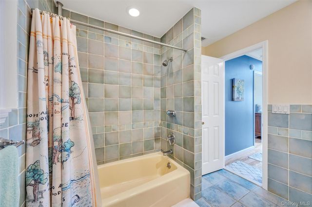 16 Ashland Avenue, New Hyde Park, NY 11040