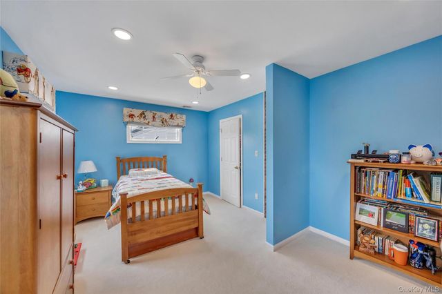 16 Ashland Avenue, New Hyde Park, NY 11040