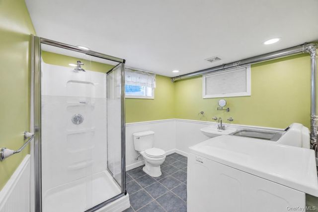 16 Ashland Avenue, New Hyde Park, NY 11040