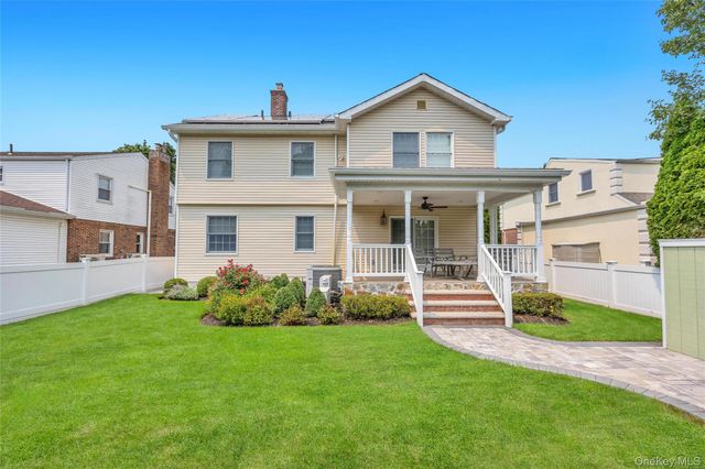 16 Ashland Avenue, New Hyde Park, NY 11040