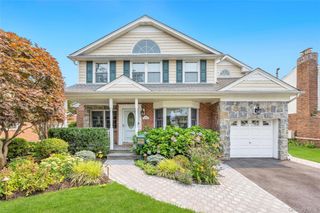 16 Ashland Avenue, New Hyde Park, NY 11040