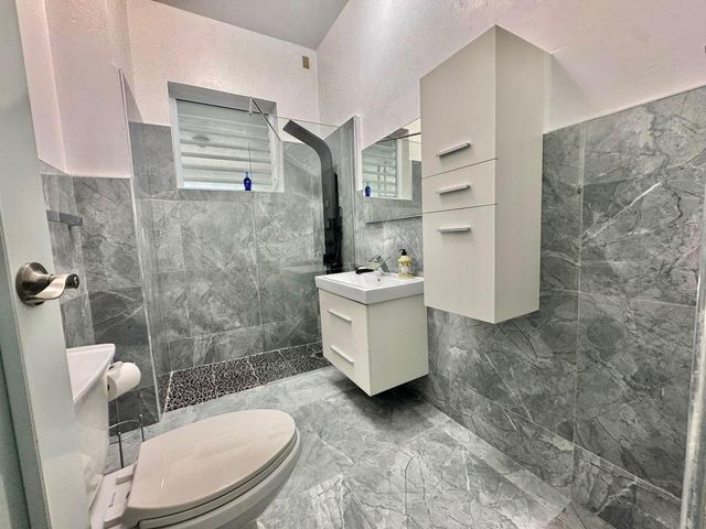 3 LUHN URB. VICTOR BRAEGGER, Guaynabo, PR 00966