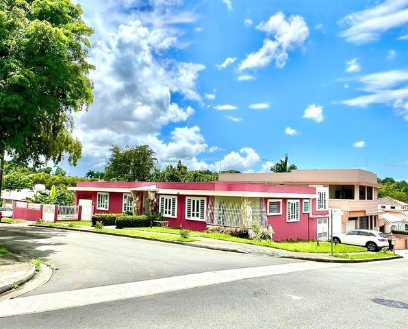 3 LUHN URB. VICTOR BRAEGGER, Guaynabo, PR 00966