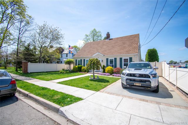 3 Park Avenue, Baldwin, NY 11510