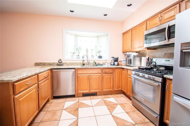 3 Park Avenue, Baldwin, NY 11510