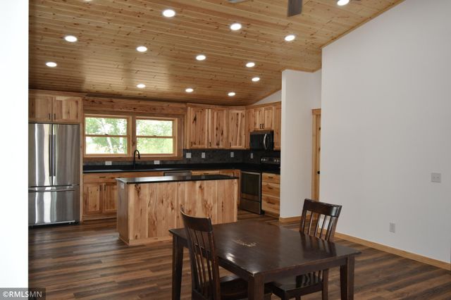 1616 130 Avenue, New Richmond, WI 54017