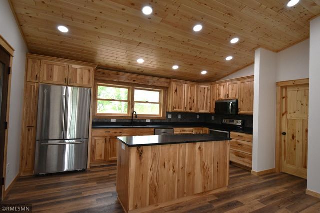 1616 130 Avenue, New Richmond, WI 54017