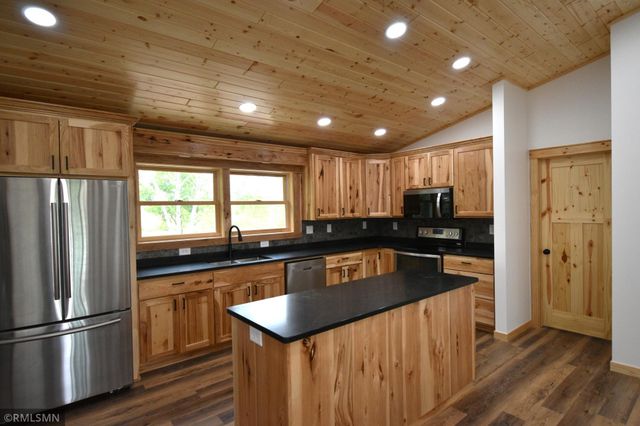 1616 130 Avenue, New Richmond, WI 54017
