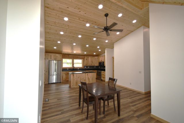 1616 130 Avenue, New Richmond, WI 54017