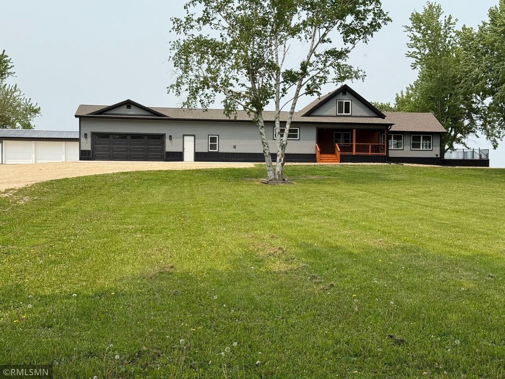 1616 130 Avenue, New Richmond, WI 54017