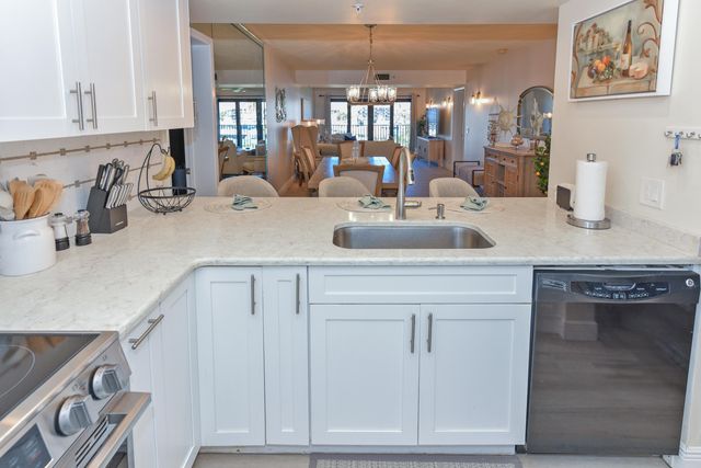 901 Seafarer Circle 302, Jupiter, FL 33477