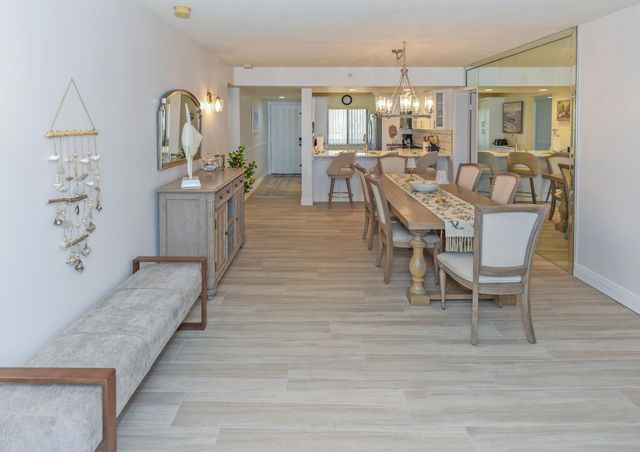 901 Seafarer Circle 302, Jupiter, FL 33477