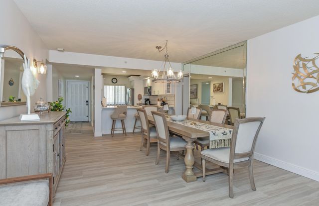 901 Seafarer Circle 302, Jupiter, FL 33477