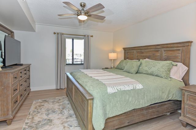 901 Seafarer Circle 302, Jupiter, FL 33477