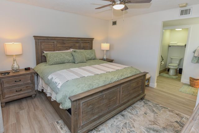 901 Seafarer Circle 302, Jupiter, FL 33477