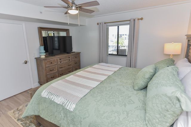 901 Seafarer Circle 302, Jupiter, FL 33477